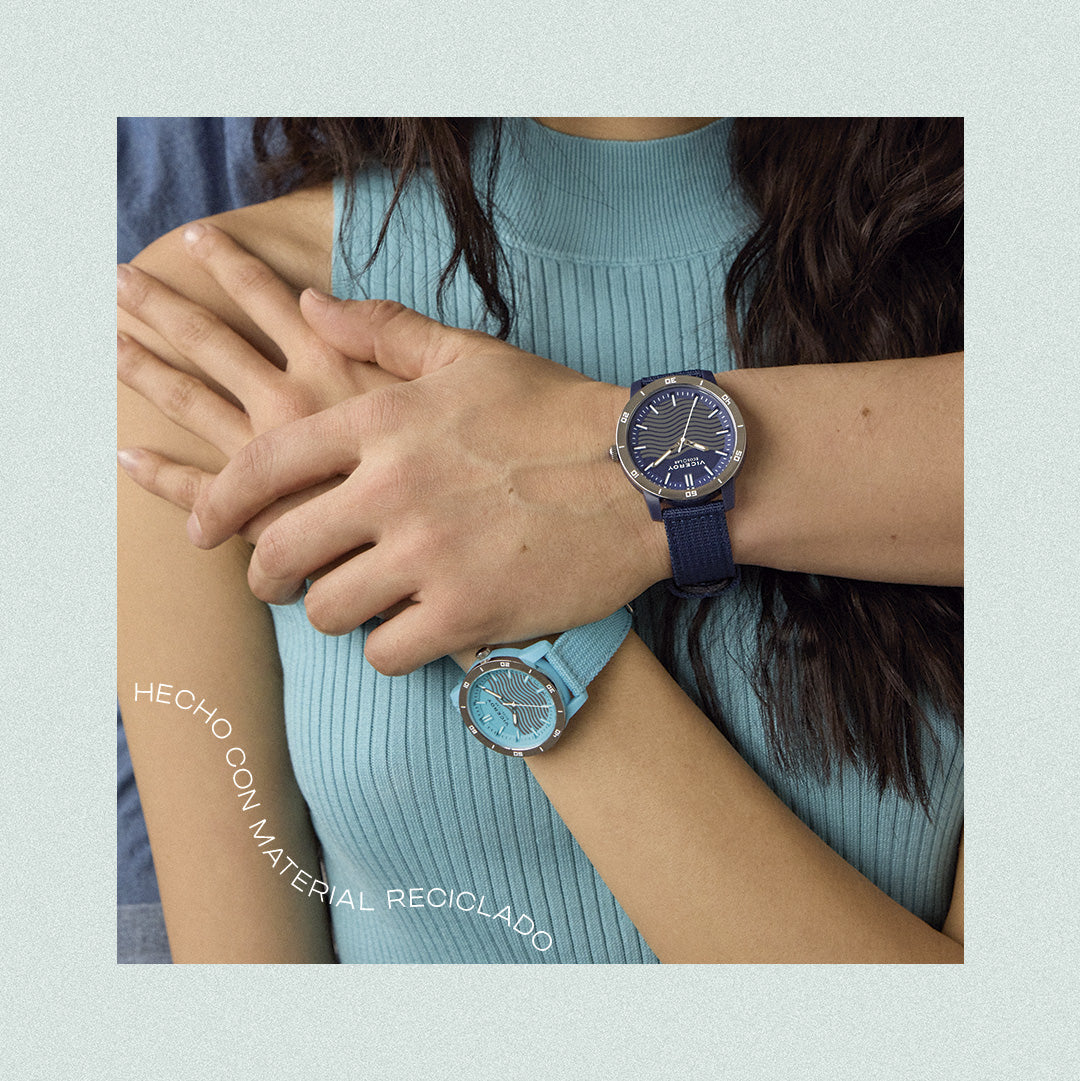 Una chica y un chico con un reloj ecológico solar de Viceroy