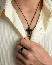 Collar Acero Ip Negro Cruz Sr Fashion