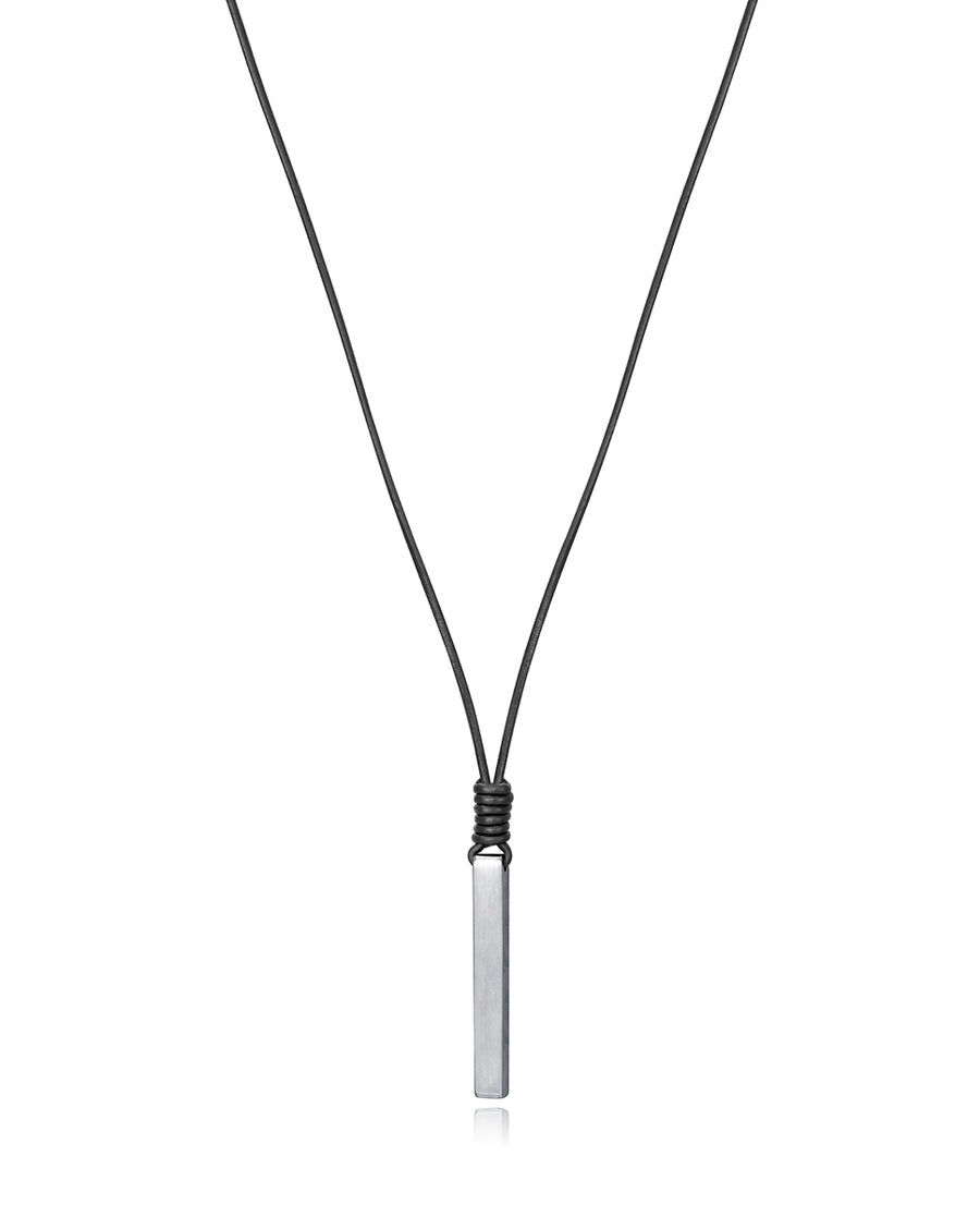 Necklace In Black Leather With Steel Plate: Lengt
